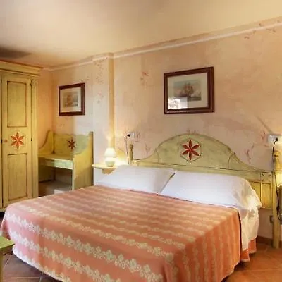 Colonna Beach Hotel And Residence 马里内拉